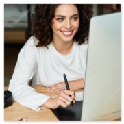 Retoucher al computer durante il fotoritocco